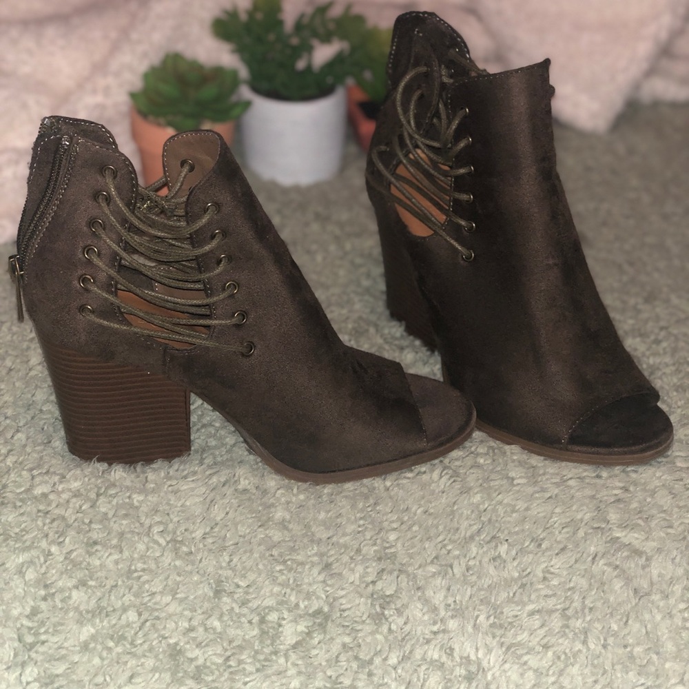Boutique shoes never worn